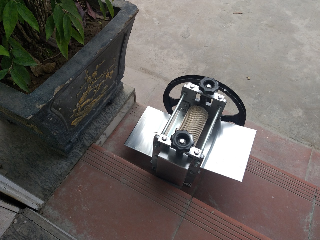 Máy Tách Mỡ Heo Ra Khỏi Bì Quay Tay Lô Không Han Gỉ