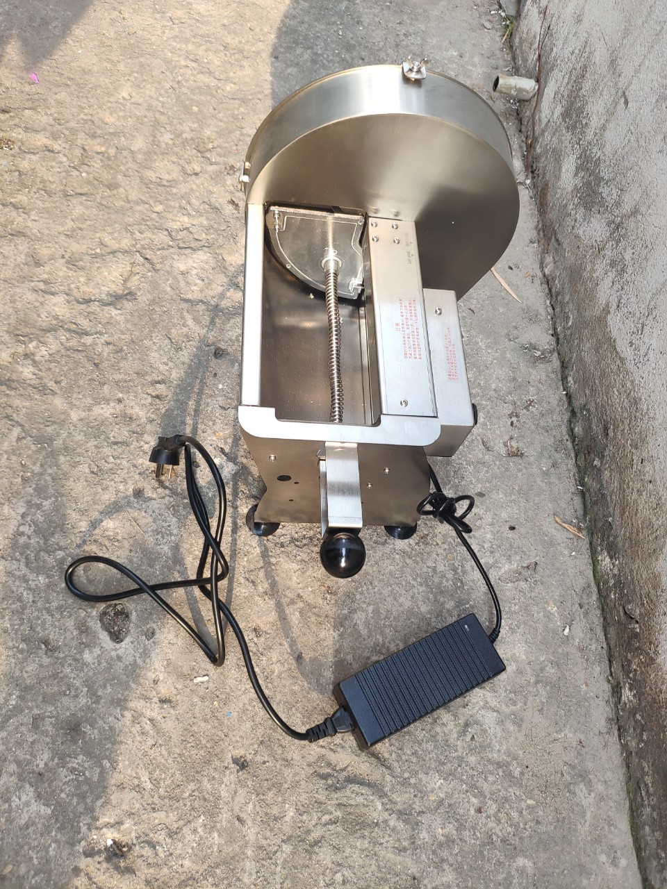 Máy thái hành lá, tỏi tây chạy điện gia đình