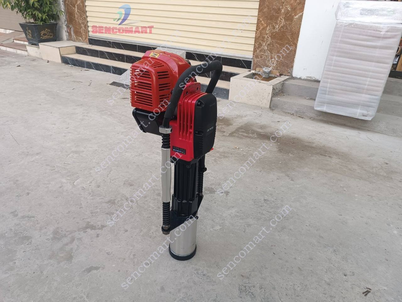 Máy đóng cọc cầm tay Mitsubishi DC-52cc