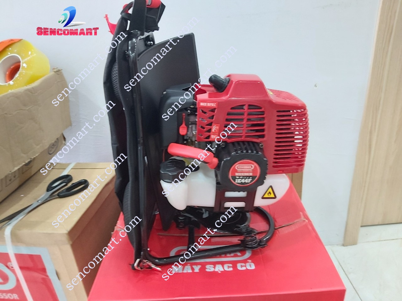 Máy sạc cỏ Oshima 1E44F đa năng cắt cỏ, sạc cỏ