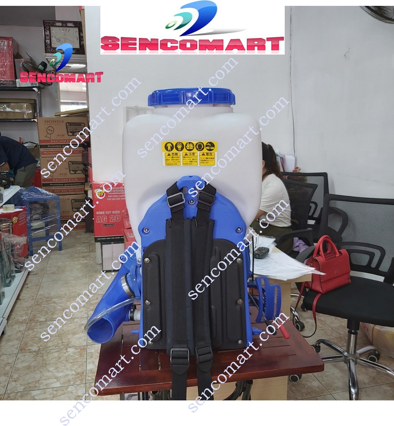 Máy Máy xạ phân Kawasaki AH2300, máy phun vôi bột, máy phun hạt nước xuất xứ Nhật Bản