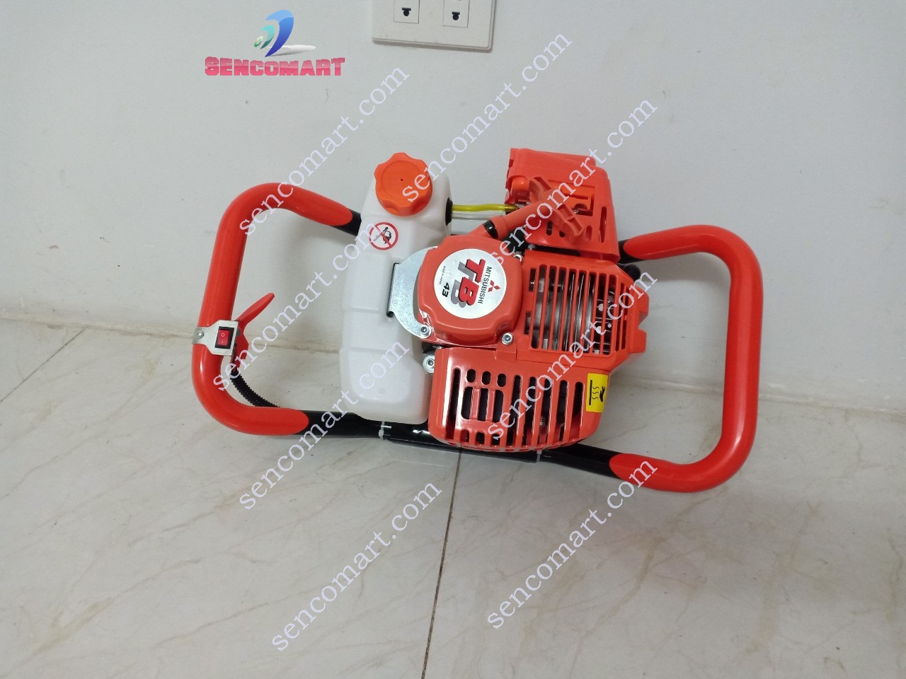 Máy đào hố trồng cây, máy khoan đất trồng trụ rào Mitsubiashi TB43