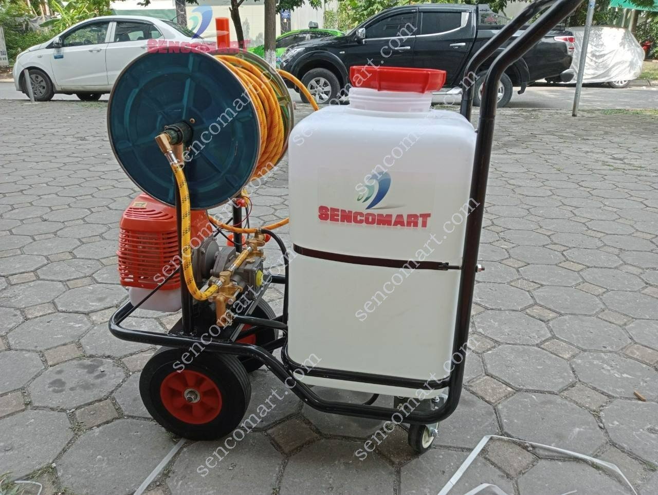 Máy phun thuốc cây ăn quả có bánh xe tay đẩy 60L-SENCOMART