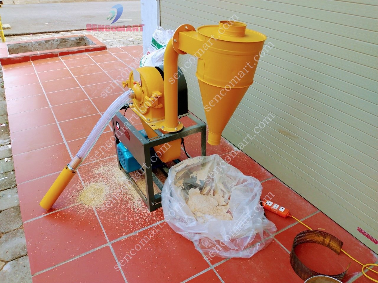 Máy nghiền ngô lúa tự hút SCM-N3000