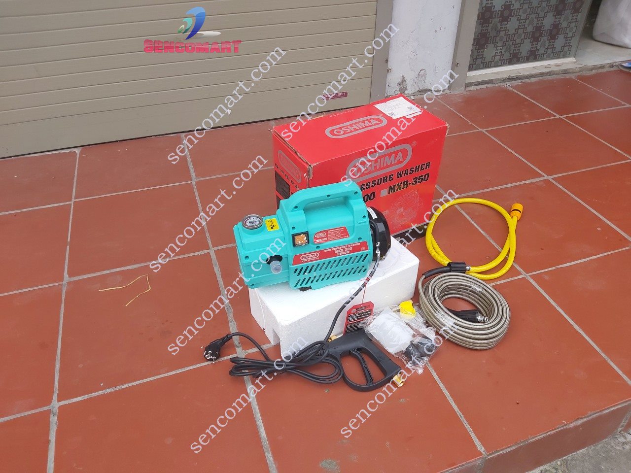 Máy rửa xe mini Oshima MRX 300 ( Máy xịt rửa 2500W)