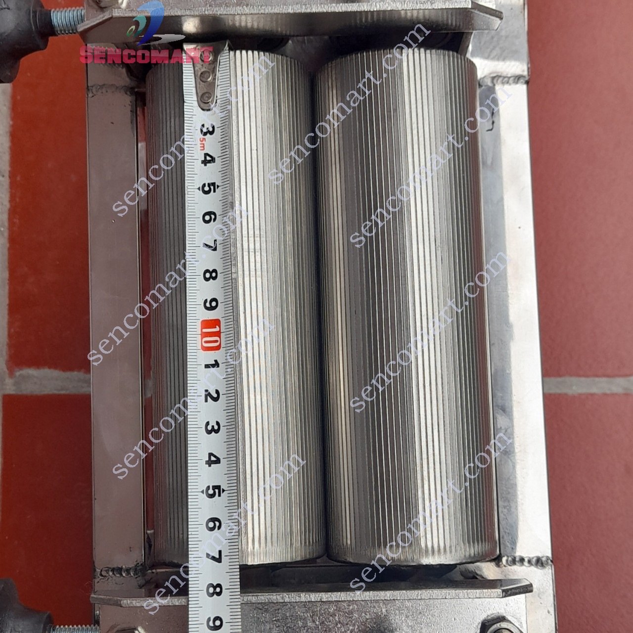 Máy cán mực, cán cá đuối, bò khô quay tay lô 17cm hàng Việt Nam