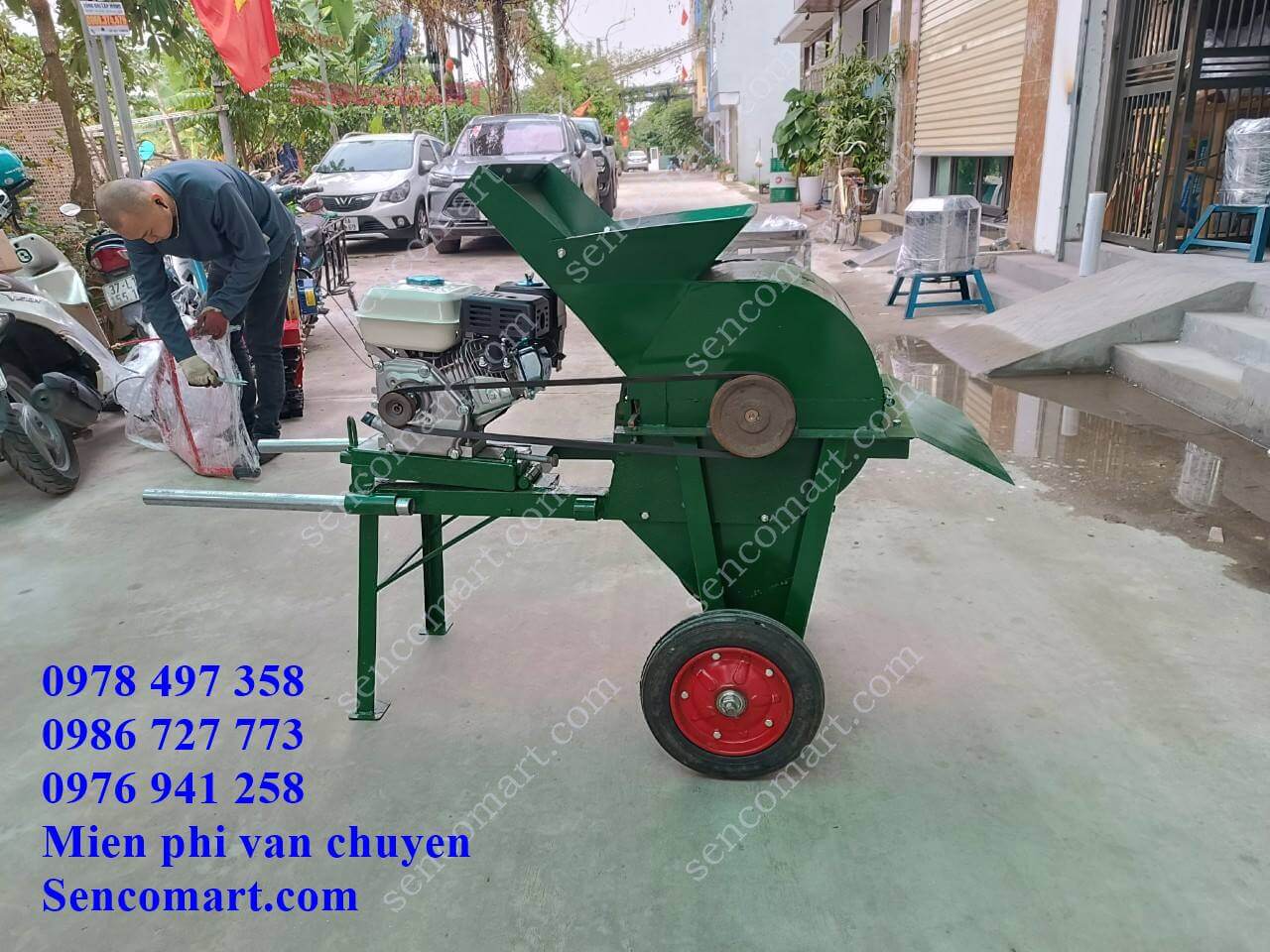 Máy nghiền đất, nghiền phân dê phân bò để trồng cây làm bầu ươm. Mẫu mới sử dụng động cơ xăng Sencomart sản xuất