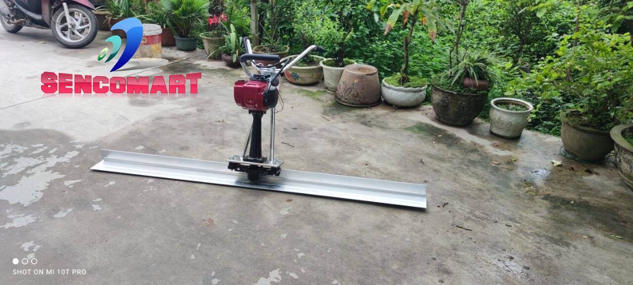 Máy Đầm Thước Mẫu Inox – Thiết Bị Không Thể Thiếu Khi Thi Công Sàn Bê Tông