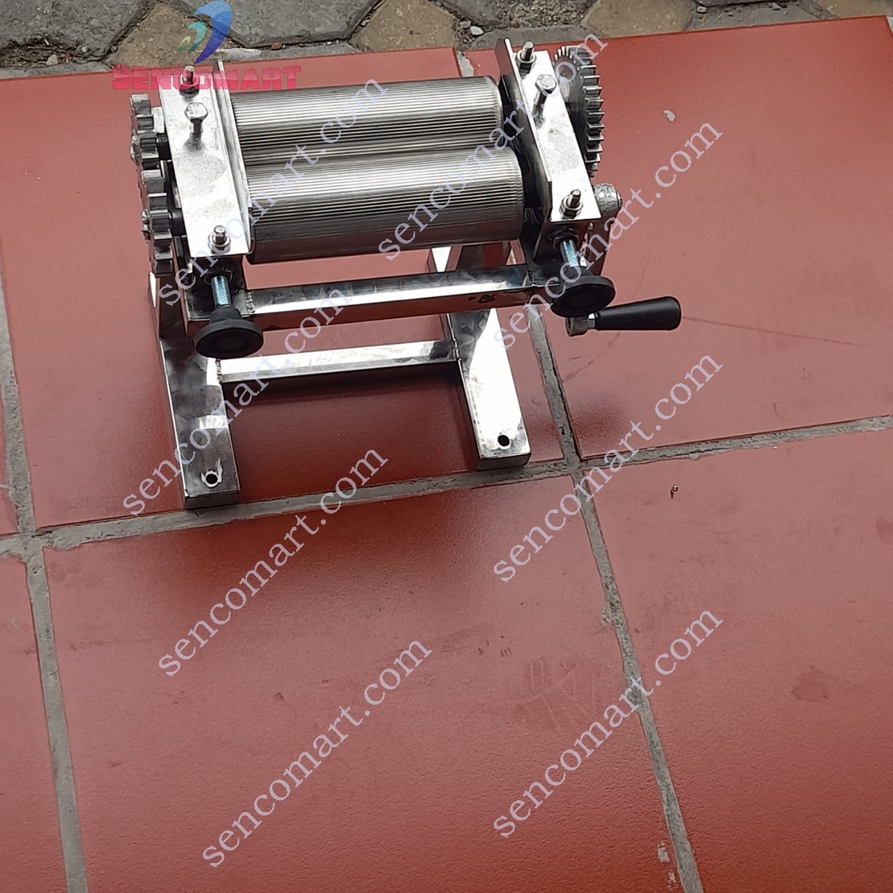 Máy cán mực, cán cá đuối, bò khô quay tay lô 17cm hàng Việt Nam